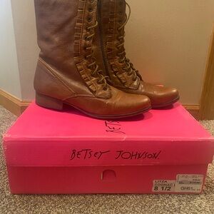 Betsey Johnson Litza 8.5 cognac